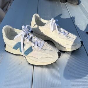 New Balance 327 size 8.5